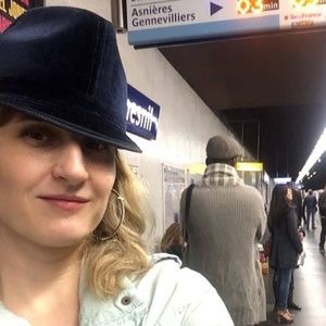 Meet your Posher, Laure